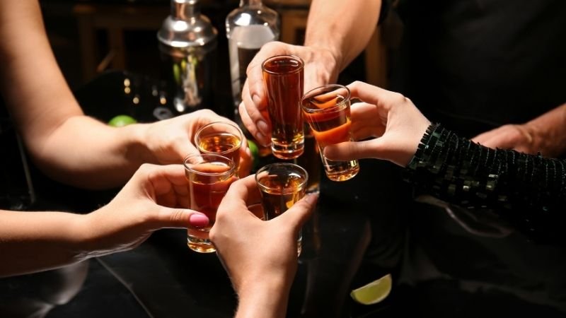 Noche de chicas con shots de tequila